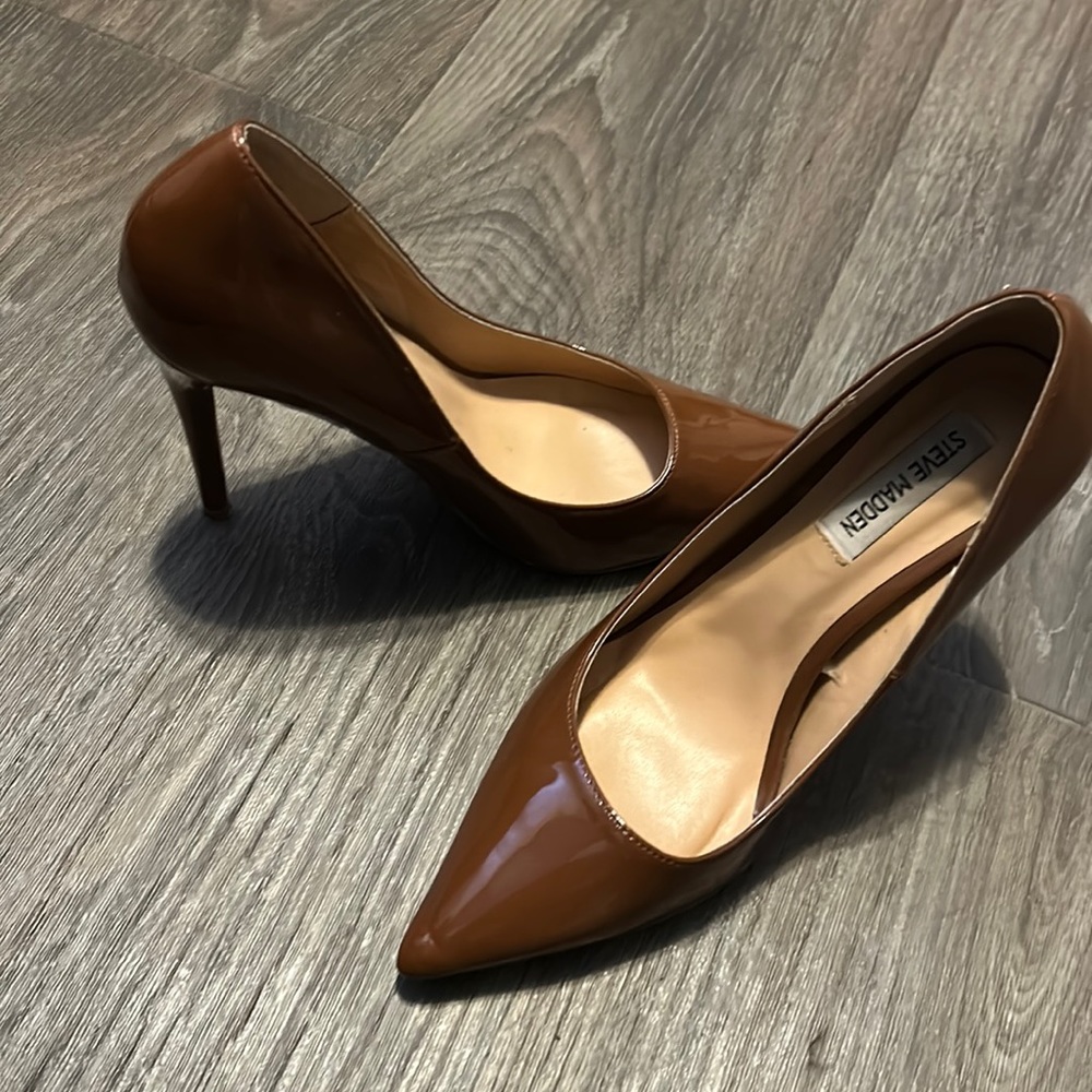 Brown shiny heels